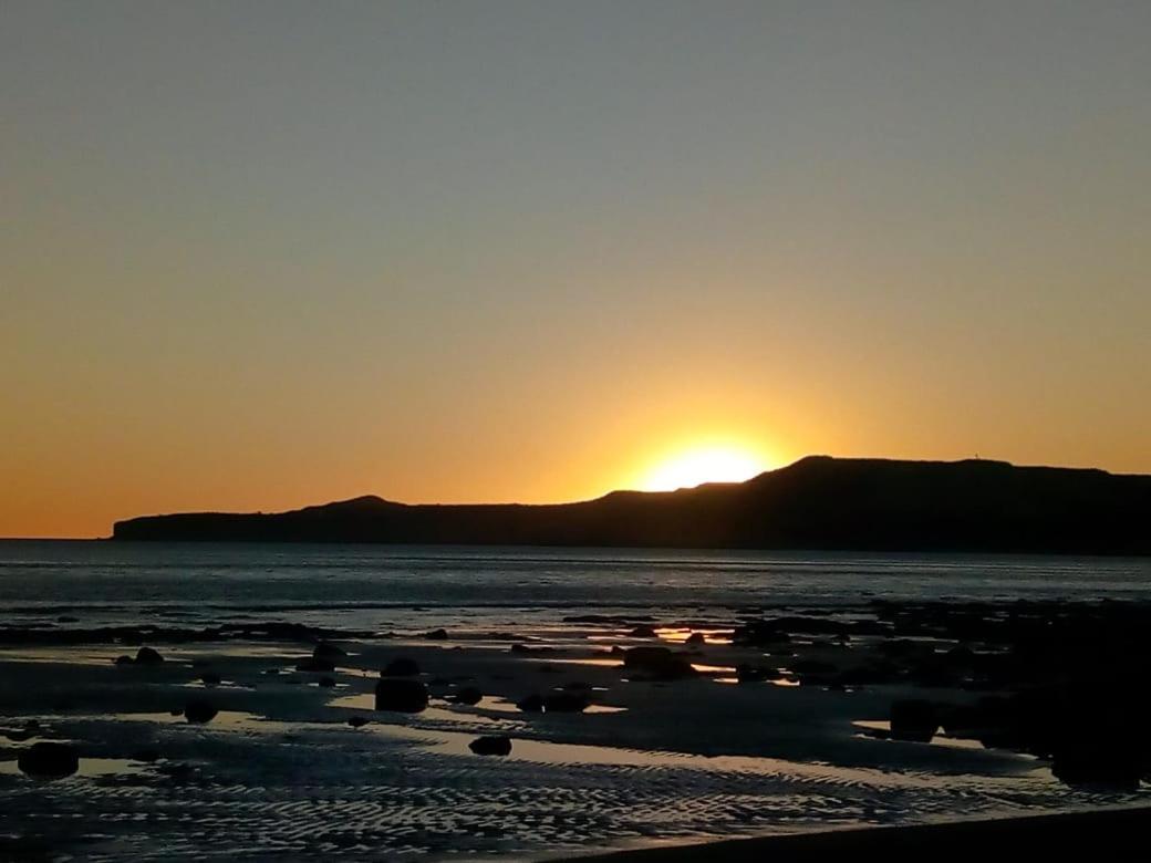 بيت شباب El Cristal Puerto Pirámides المظهر الخارجي الصورة